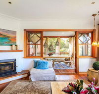 Treetops - elegant inviting designer cedar home - Northern Rivers Accommodation