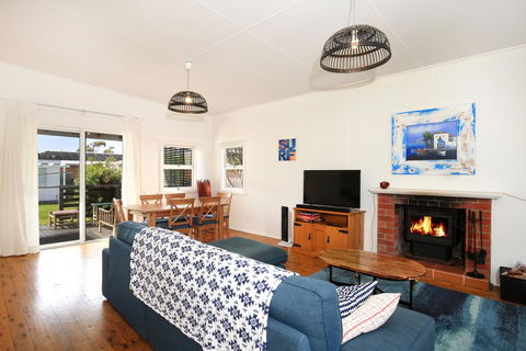Triangulo @ Culburra - Pet Friendly - 2 Mins To Beach - Northern Rivers Accommodation 0