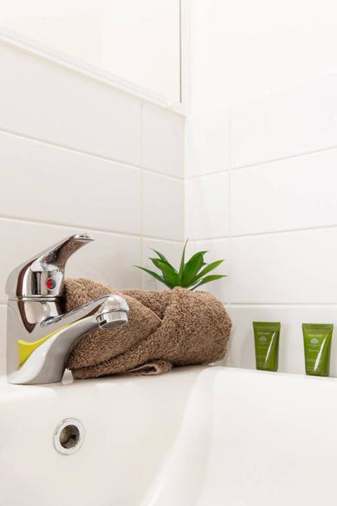 Trendy Loft Near Smith St. With Cosy Courtyard And Parking - Northern Rivers Accommodation 3