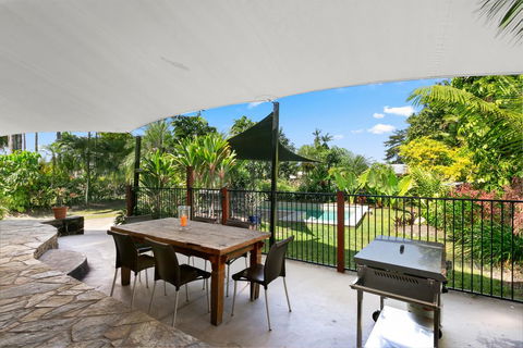 Tropical House, Pool And Extra Bungalow, 4 Bedrooms - Northern Rivers Accommodation 2