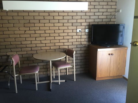 Tudor House Motel - Northern Rivers Accommodation 1