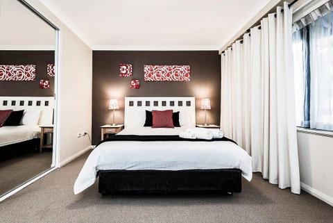 Two Bedroom Apt Next To Perth CBD With Parking. - Northern Rivers Accommodation 0