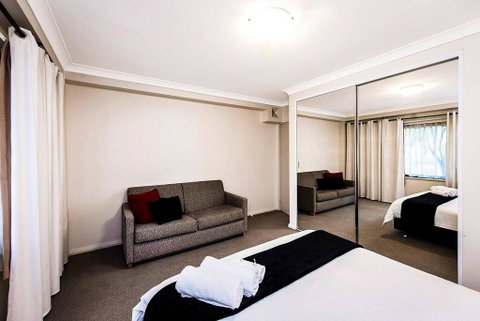Two Bedroom Apt Next To Perth CBD With Parking. - Northern Rivers Accommodation 3