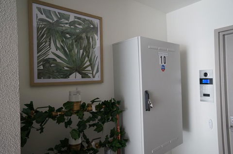 U201 Brunswick Living Brand New Deluxe Balcony Upper Floor Apartment Close To Airport And CBD - Northern Rivers Accommodation 2