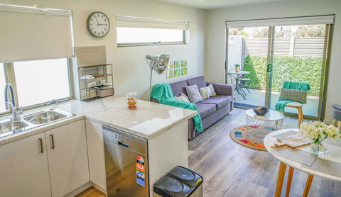 U201 Brunswick Living Brand New Deluxe Balcony Upper Floor Apartment Close To Airport And CBD - Northern Rivers Accommodation 0