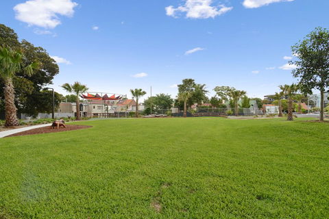 Ultra Modern, Luxurious Apartment In Tranquil Sydney - Northern Rivers Accommodation 3