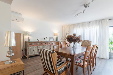 ULTRA SPACIOUS STYLISH HOME IN PRESTONS - SYDNEY - Northern Rivers Accommodation 1