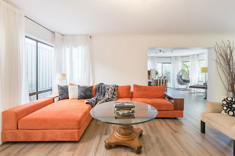 ULTRA SPACIOUS STYLISH HOME IN PRESTONS - SYDNEY - Northern Rivers Accommodation 0