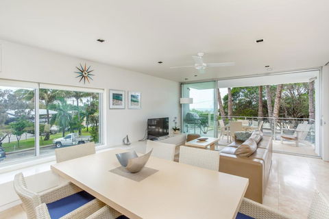 Unit 105 Plantation - Rainbow Beach, Plantation Resort, Second Floor, Aircon, Pool, Spa - Northern Rivers Accommodation 2