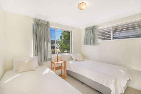 Unit 3 At 4 Pelican Street, Peregian Beach, Noosa Shire - Northern Rivers Accommodation 2