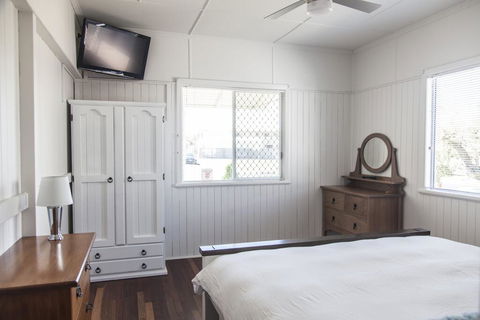Urangan Harbour Cottage - Northern Rivers Accommodation 2