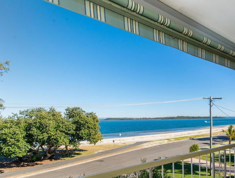 VIEWS VIEWS VIEWS! Front Top Floor Waterfront Unit - Chnook Apartments South Esp, Bongaree - Northern Rivers Accommodation 0