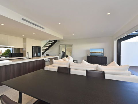 Villa Capri Waterside At Trinity Point - Northern Rivers Accommodation 3