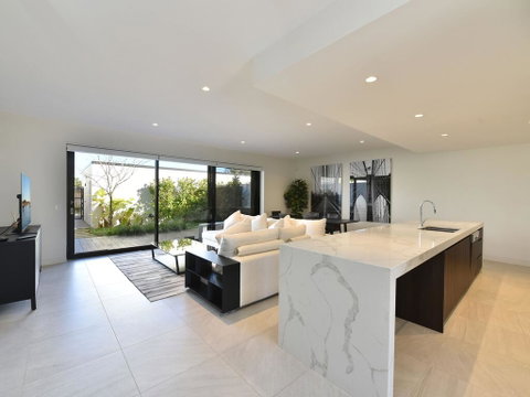 Villa Positano Waterside At Trinity Point - Northern Rivers Accommodation 3