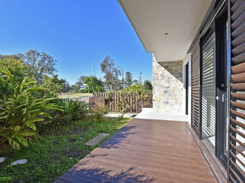 Villa Positano Waterside At Trinity Point - Northern Rivers Accommodation 2