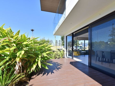 Villa Sorrento Waterside At Trinity Point - Northern Rivers Accommodation 2