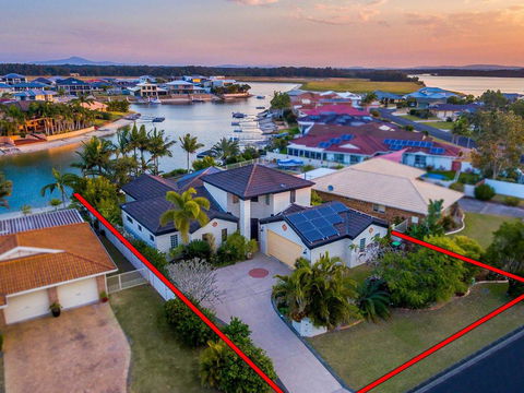 Vista Del Mare - 81 Witonga Drive Yamba Family Home On Water. - Northern Rivers Accommodation 2