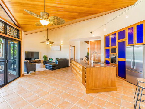 Vista Del Mare - 81 Witonga Drive Yamba Family Home On Water. - Northern Rivers Accommodation 3