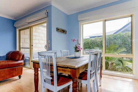 WALKIN ON SUNSHINE - STROLL TO BEACH BREAK - Northern Rivers Accommodation 1