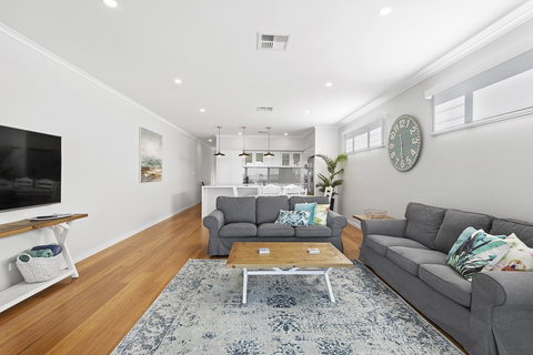 Wanda Waterfront Retreat - Beautiful Beach House - Northern Rivers Accommodation 3