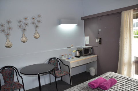 Warwick Motor Inn - Northern Rivers Accommodation 3