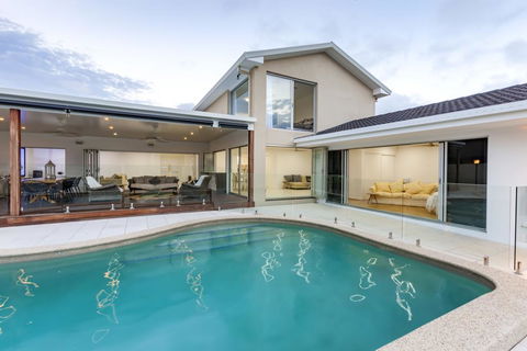 Waterfront Entertainer - Northern Rivers Accommodation 3