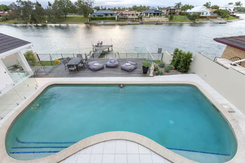 Waterfront Entertainer - Northern Rivers Accommodation 0