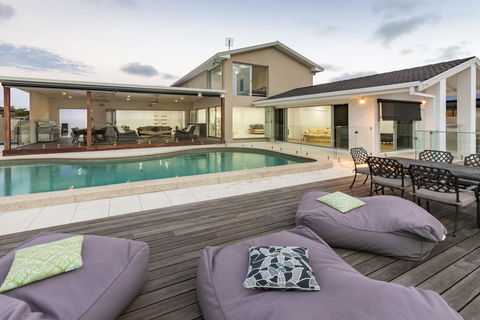 Waterfront Entertainer - Northern Rivers Accommodation 1