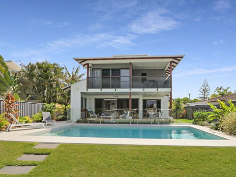 WATERFRONT HOME BORDERING MOOLOOLABA - Northern Rivers Accommodation 0