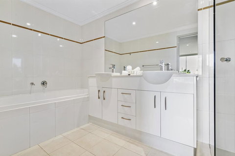 Waterfront Resort Living With Space For The Family - Northern Rivers Accommodation 2
