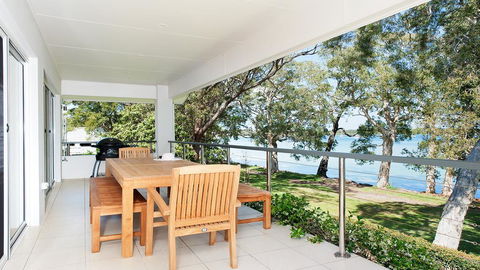 Waterfront Serenity - Luxury Home With Grand Views - Northern Rivers Accommodation 2