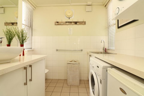 Colour Pop Fitzroy - 3 Bedroom Pet Friendly - Northern Rivers Accommodation 18
