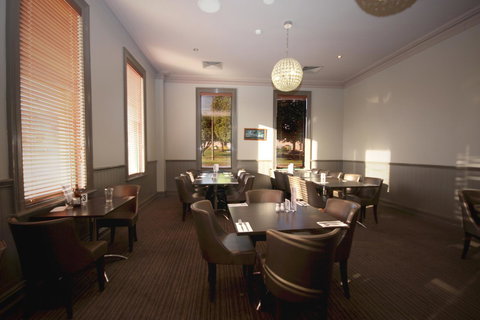 Mitchell River Tavern - Northern Rivers Accommodation 9