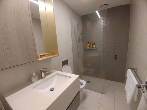 Camberwell Burke Road Apartment - Northern Rivers Accommodation 9