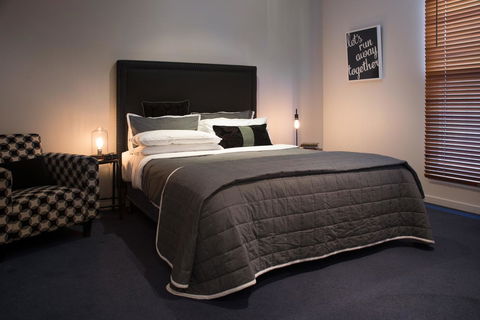 Lake Como Villa - Northern Rivers Accommodation 7