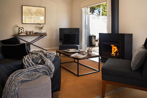 Lake Como Villa - Northern Rivers Accommodation 2