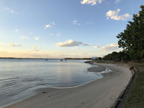Bribie Island Hotel - Northern Rivers Accommodation 24