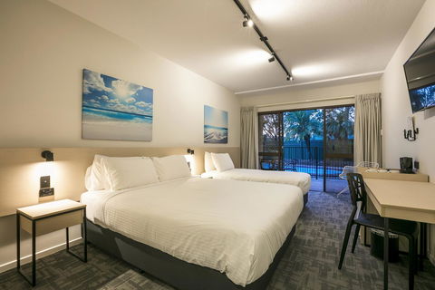 Nightcap At Kawana Waters Hotel - Northern Rivers Accommodation 1