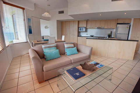 Rolling Surf Resort - Northern Rivers Accommodation 5