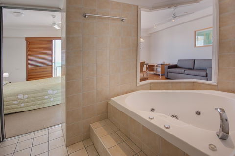 Rolling Surf Resort - Northern Rivers Accommodation 7