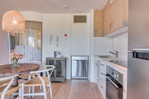 Grand Palais Boolarong Beachside Apartments - Northern Rivers Accommodation 6