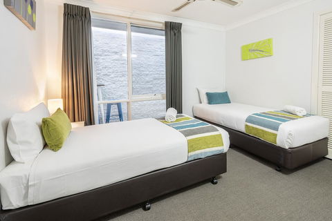 The Beach Motel Hervey Bay - Northern Rivers Accommodation 24
