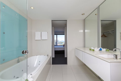 Q1 Resort & Spa - Official - Northern Rivers Accommodation 1