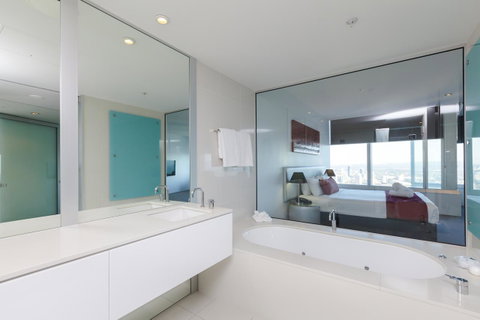 Q1 Resort & Spa - Official - Northern Rivers Accommodation 39