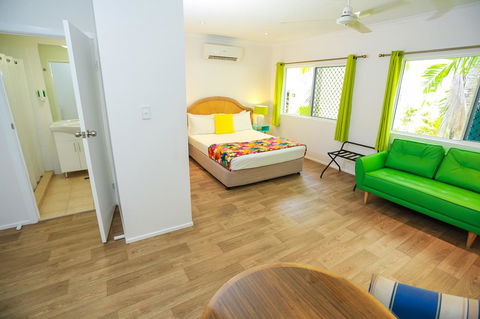 Port Douglas Motel - Northern Rivers Accommodation 11