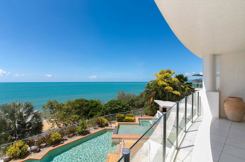 Bellevue At Trinity Beach - Northern Rivers Accommodation 1