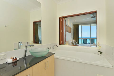 Bellevue At Trinity Beach - Northern Rivers Accommodation 5