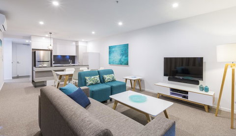 Boardwalk Burleigh Beach - Official - Northern Rivers Accommodation 17