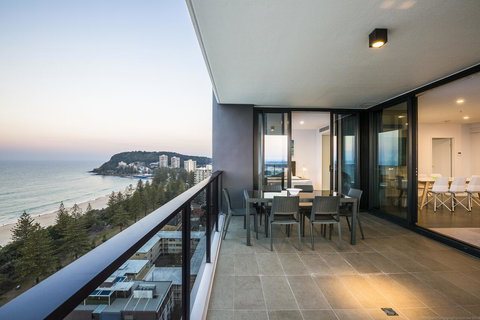 Boardwalk Burleigh Beach - Official - Northern Rivers Accommodation 9