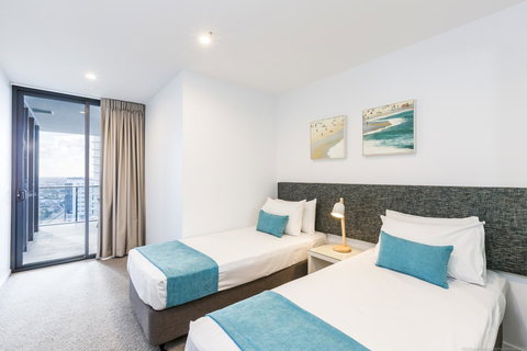 Boardwalk Burleigh Beach - Official - Northern Rivers Accommodation 10